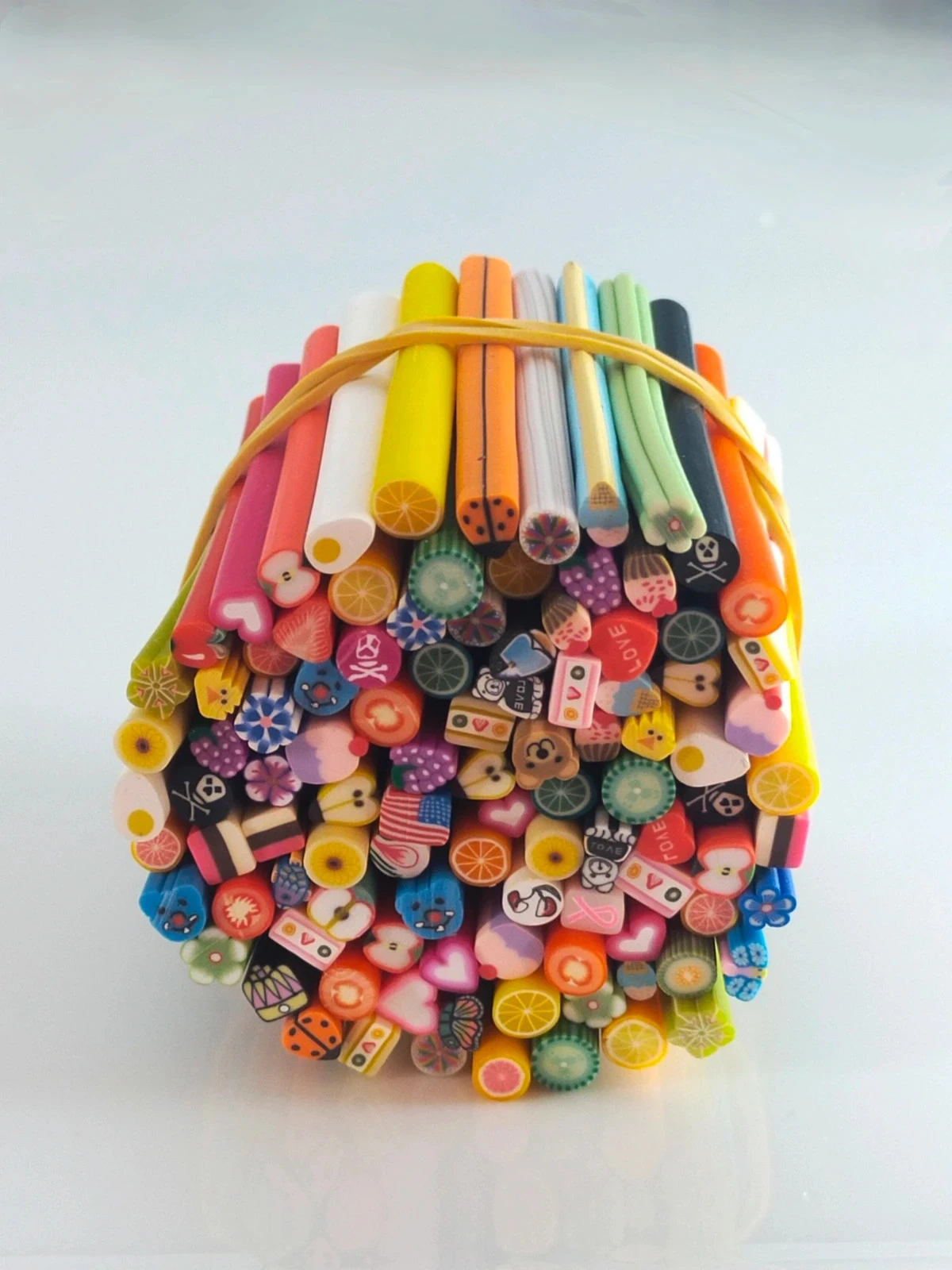 90 à 100 bâtonnets de canes en pâte polymères lot n°6763